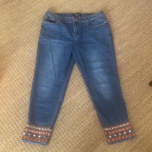 Cropped jeans with sequin embellishments